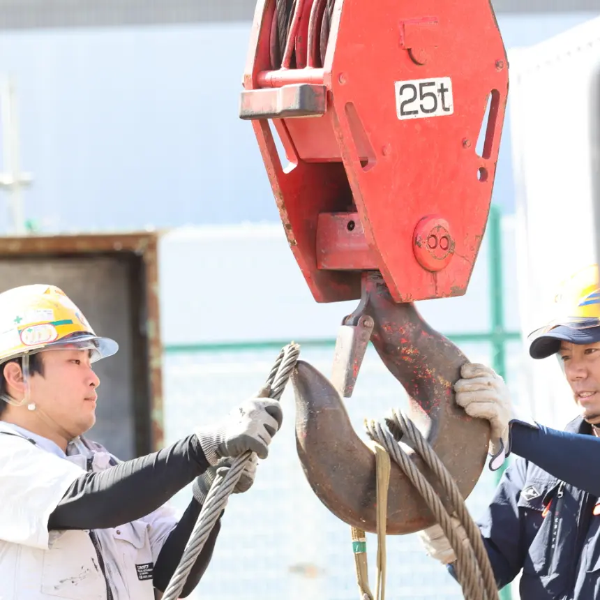 大光運輸の工事で働く社員のイメージ写真