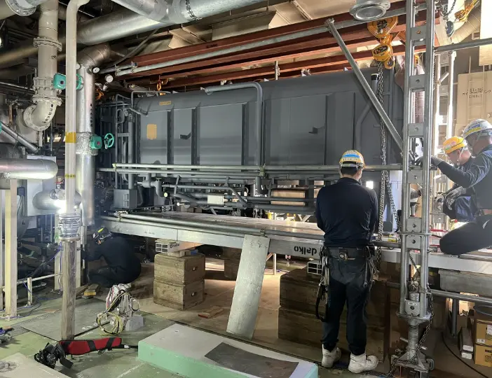 大光運輸の機器設置工事中のイメージ写真