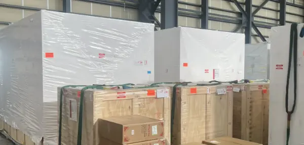 機器を保管している倉庫のイメージ写真