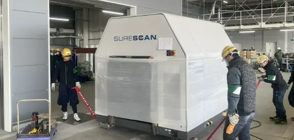 現場で搬入据付工事を行うイメージ写真