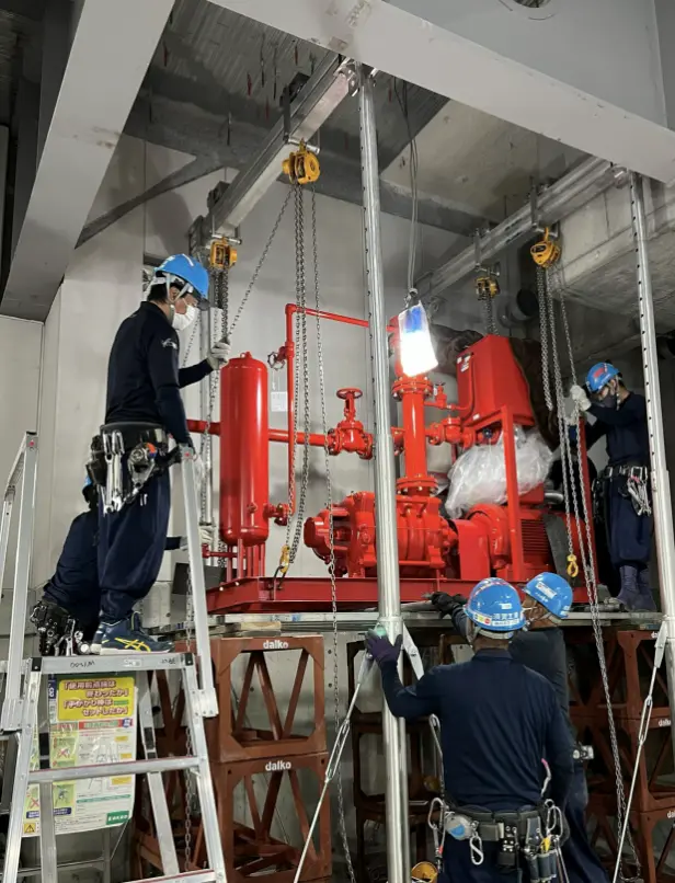 大阪市某新築ビルの工事作業写真
