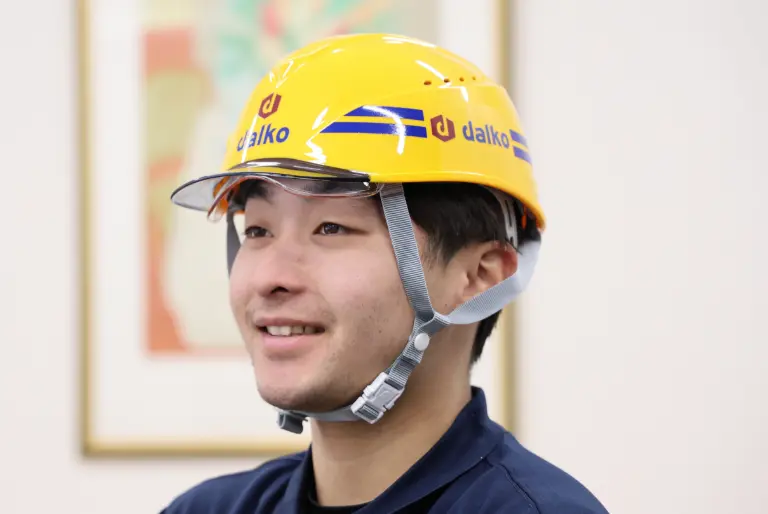 先輩社員G.S.の横顔写真